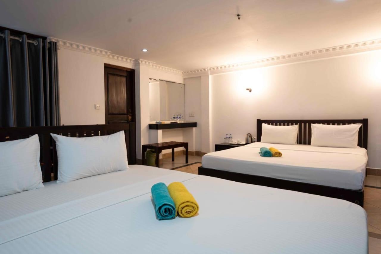 Topaz Beach Hotel Negombo Esterno foto