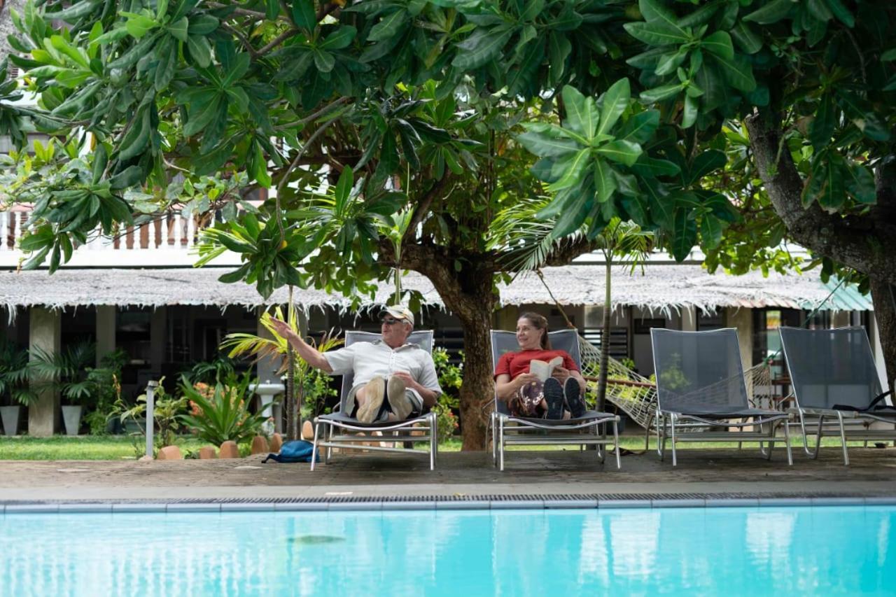 Topaz Beach Hotel Negombo Esterno foto